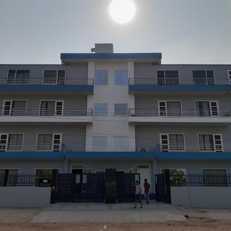 Hotel The Luxem - Behind Ibis Hotel Gurugram 구르가온 외부 사진