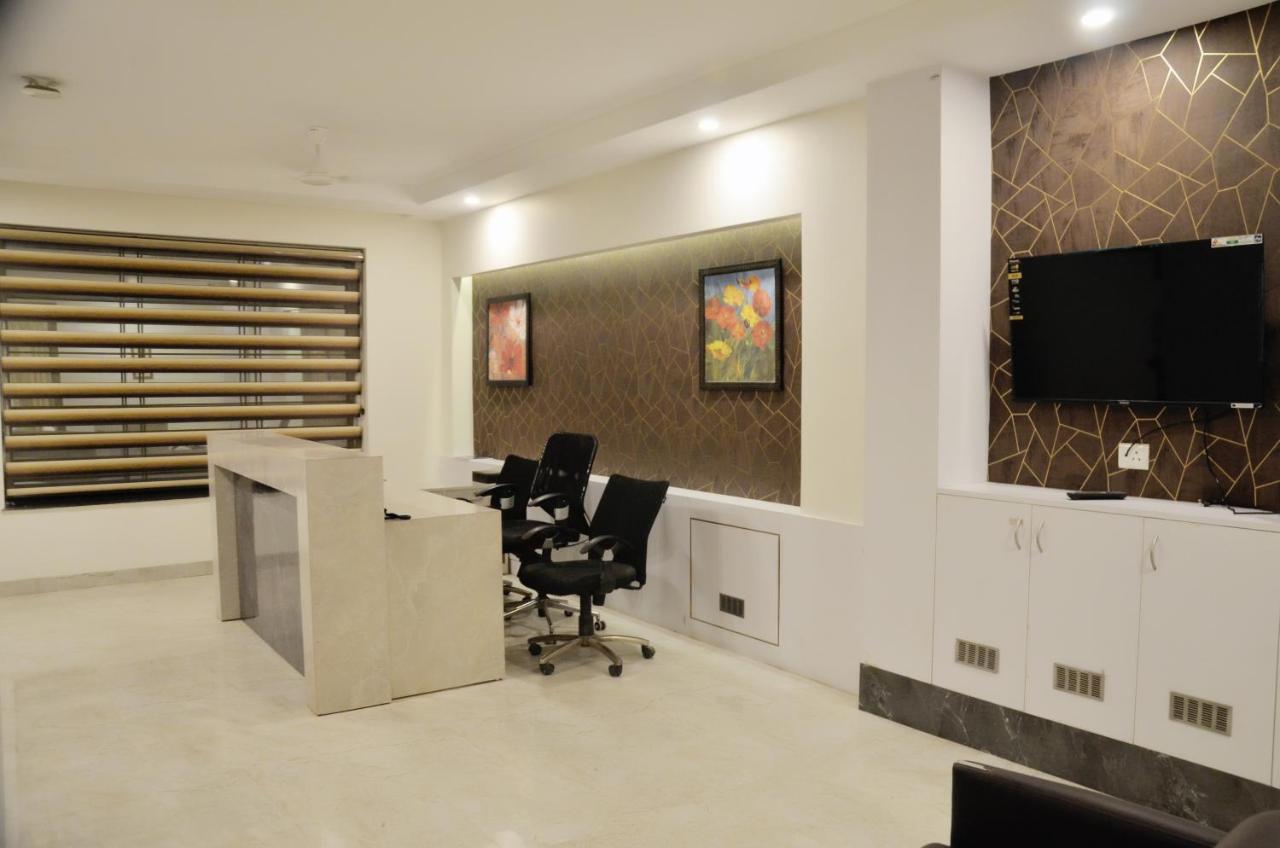 Hotel The Luxem - Behind Ibis Hotel Gurugram 구르가온 외부 사진