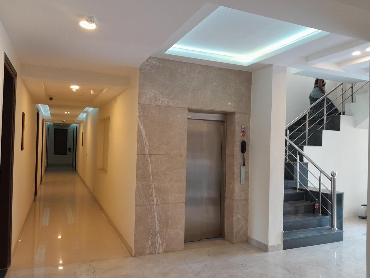 Hotel The Luxem - Behind Ibis Hotel Gurugram 구르가온 외부 사진