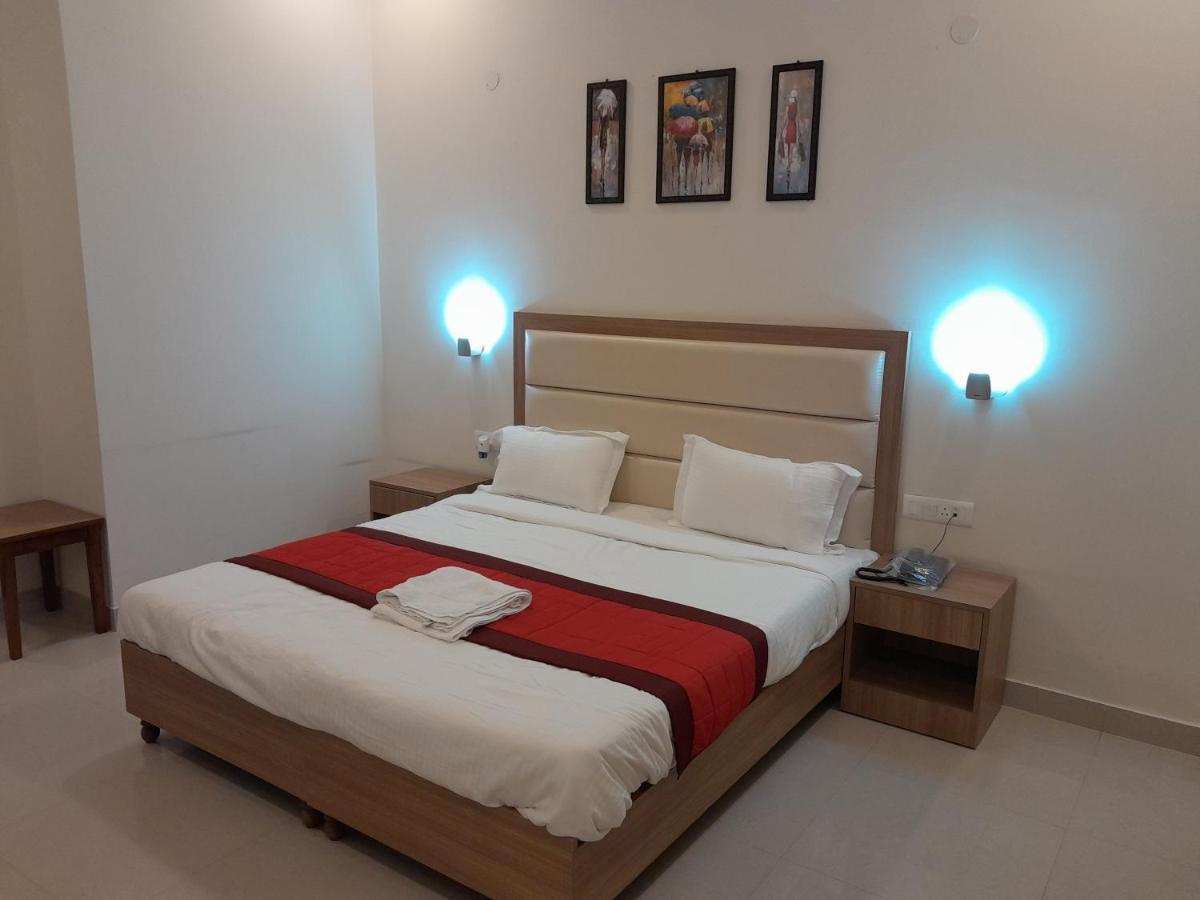 Hotel The Luxem - Behind Ibis Hotel Gurugram 구르가온 외부 사진
