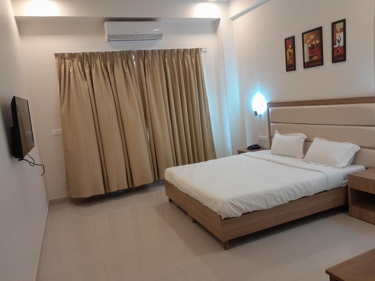 Hotel The Luxem - Behind Ibis Hotel Gurugram 구르가온 외부 사진
