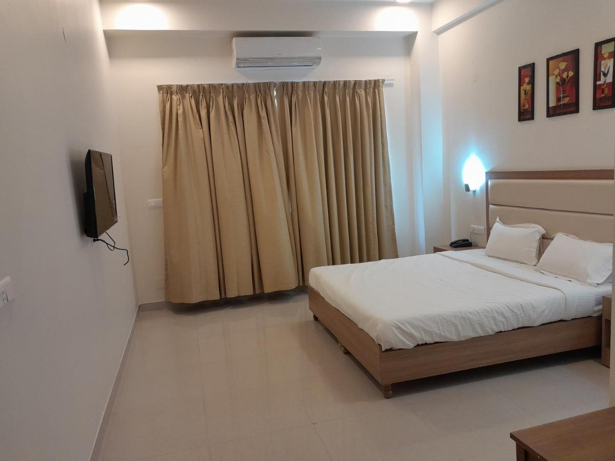 Hotel The Luxem - Behind Ibis Hotel Gurugram 구르가온 외부 사진