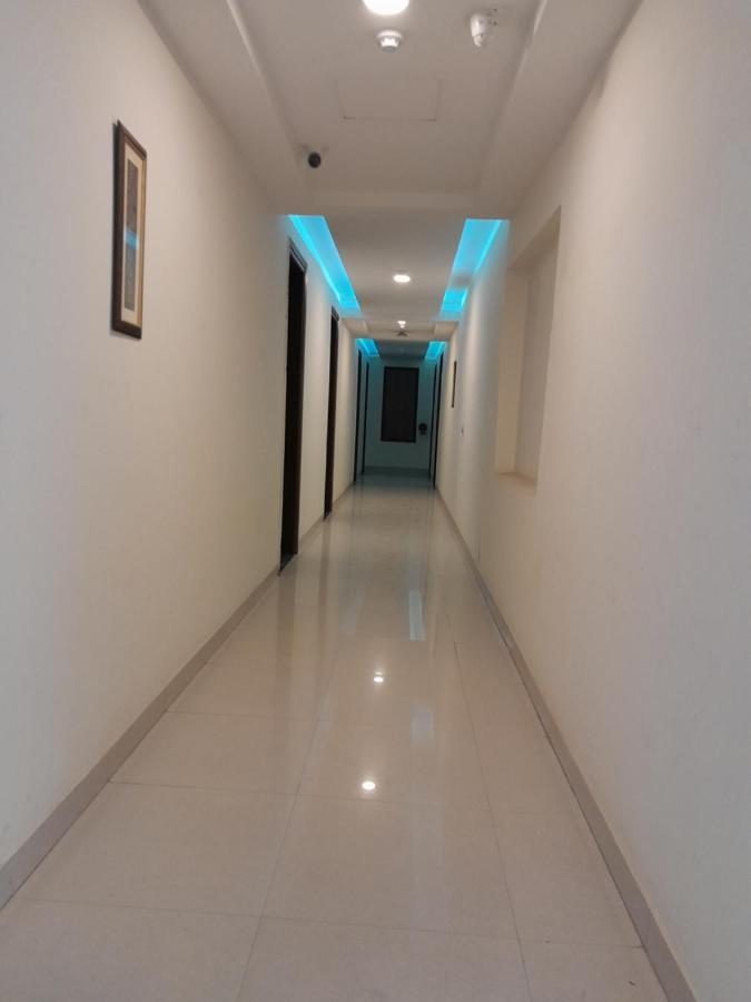 Hotel The Luxem - Behind Ibis Hotel Gurugram 구르가온 외부 사진