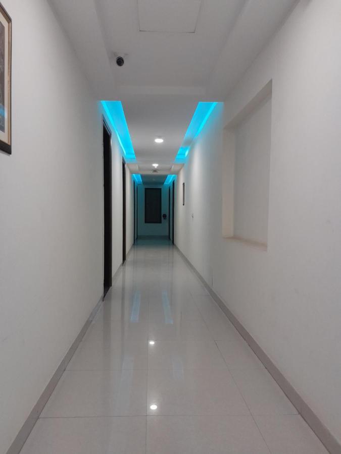 Hotel The Luxem - Behind Ibis Hotel Gurugram 구르가온 외부 사진