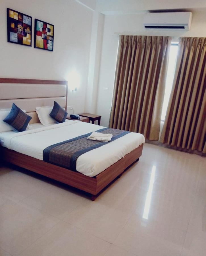 Hotel The Luxem - Behind Ibis Hotel Gurugram 구르가온 외부 사진