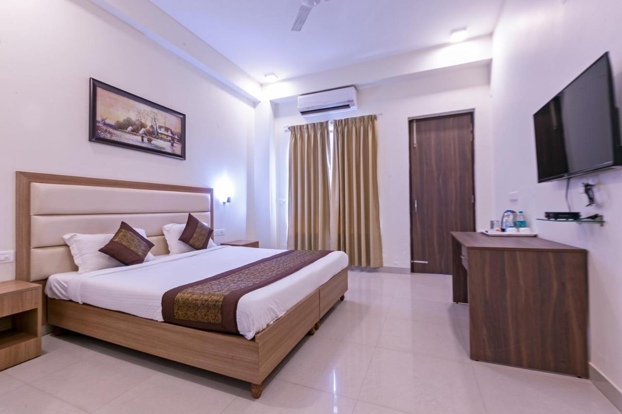 Hotel The Luxem - Behind Ibis Hotel Gurugram 구르가온 외부 사진
