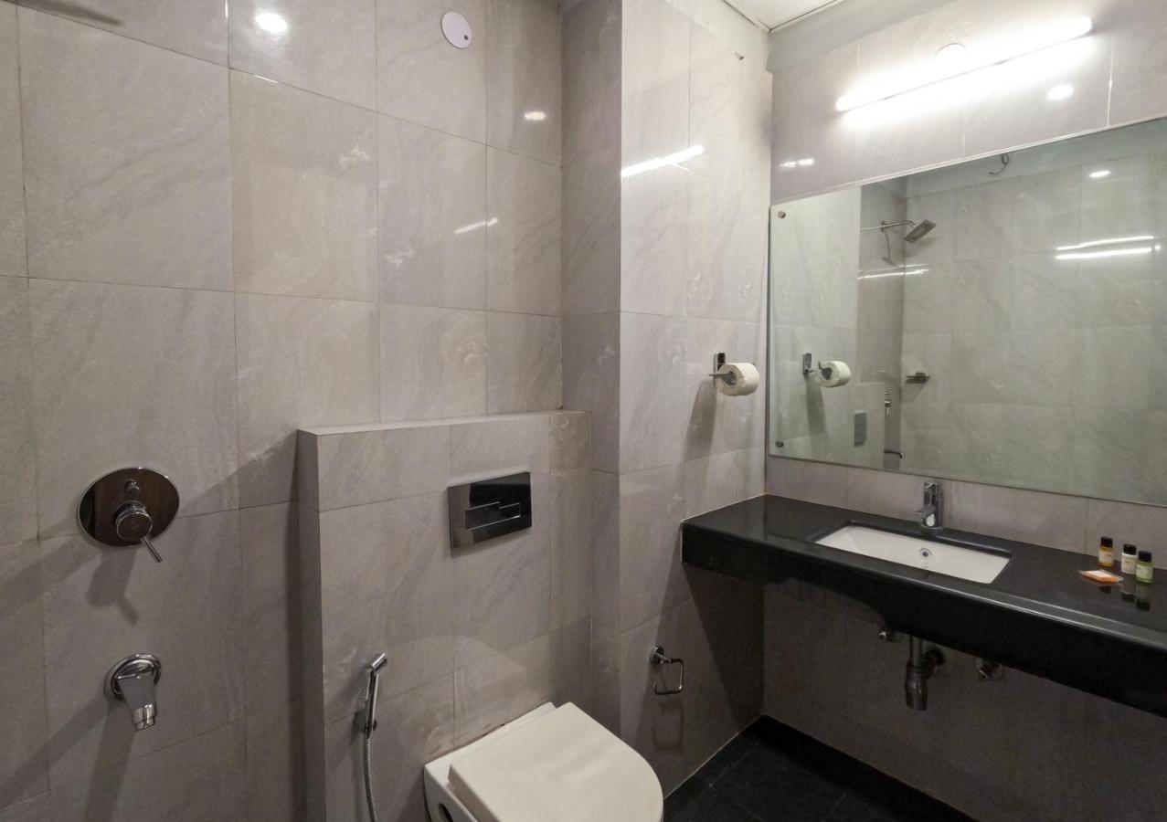 Hotel The Luxem - Behind Ibis Hotel Gurugram 구르가온 외부 사진