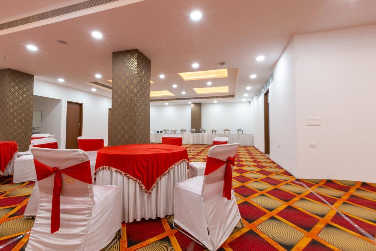 Hotel The Luxem - Behind Ibis Hotel Gurugram 구르가온 외부 사진