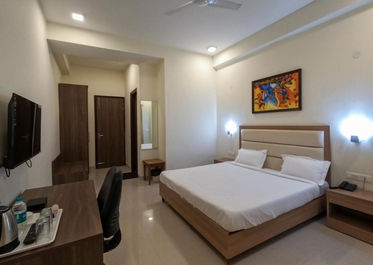 Hotel The Luxem - Behind Ibis Hotel Gurugram 구르가온 외부 사진