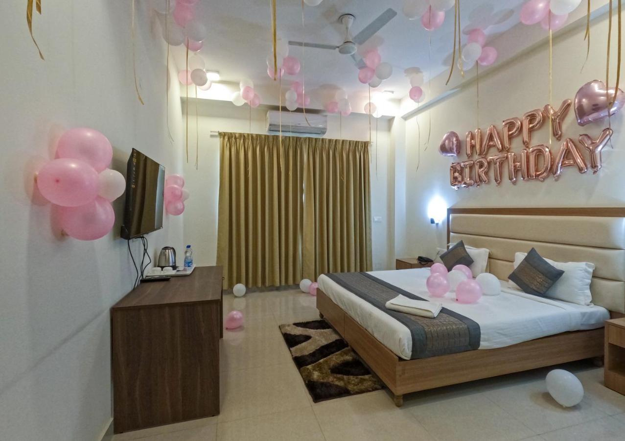 Hotel The Luxem - Behind Ibis Hotel Gurugram 구르가온 외부 사진