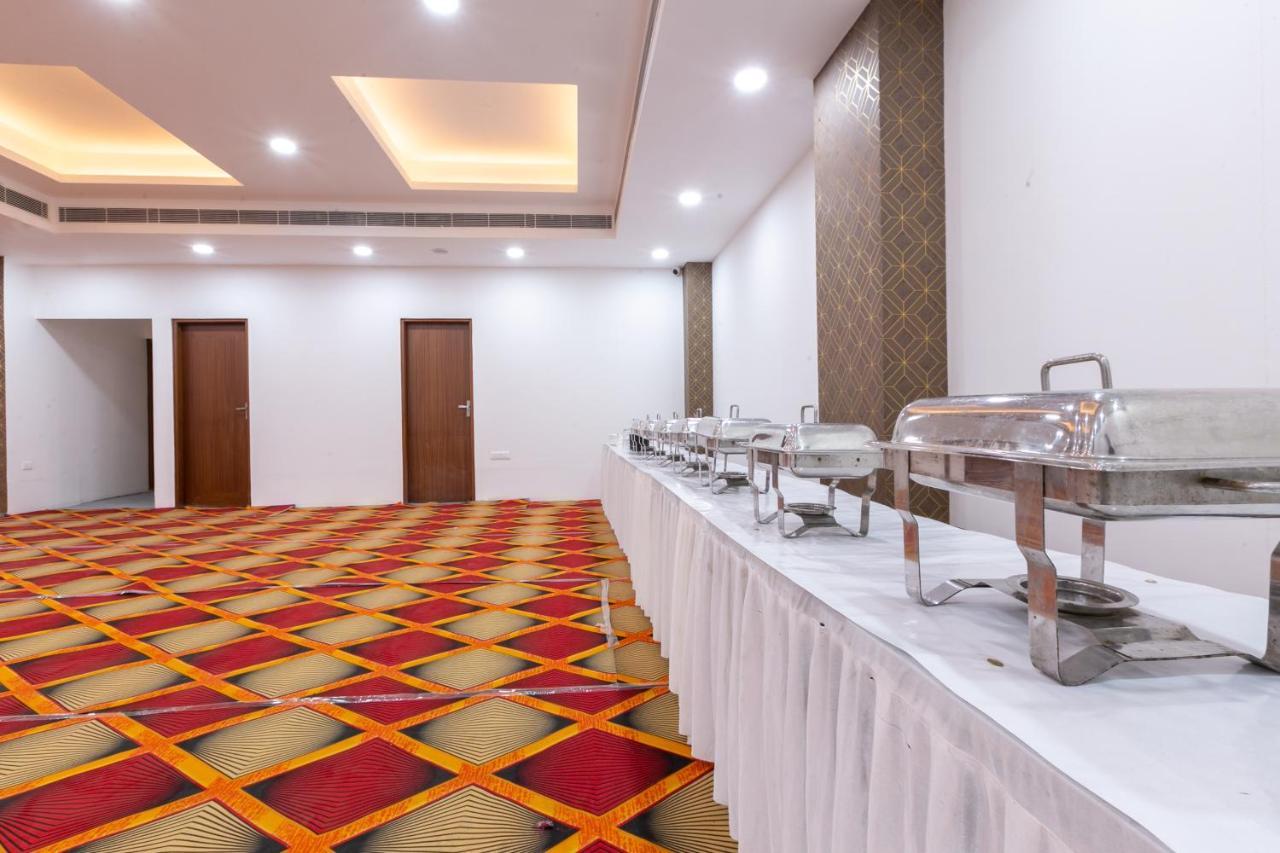 Hotel The Luxem - Behind Ibis Hotel Gurugram 구르가온 외부 사진