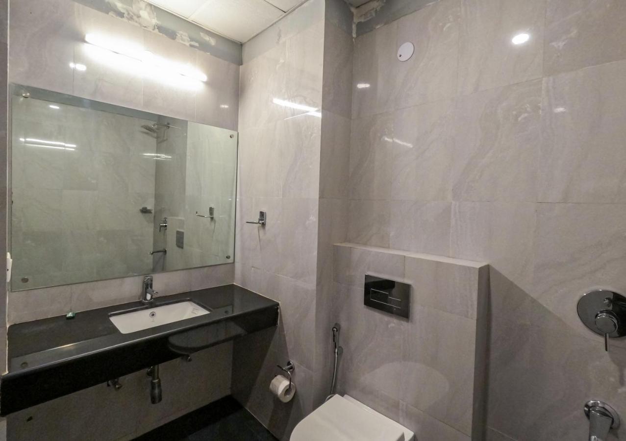 Hotel The Luxem - Behind Ibis Hotel Gurugram 구르가온 외부 사진