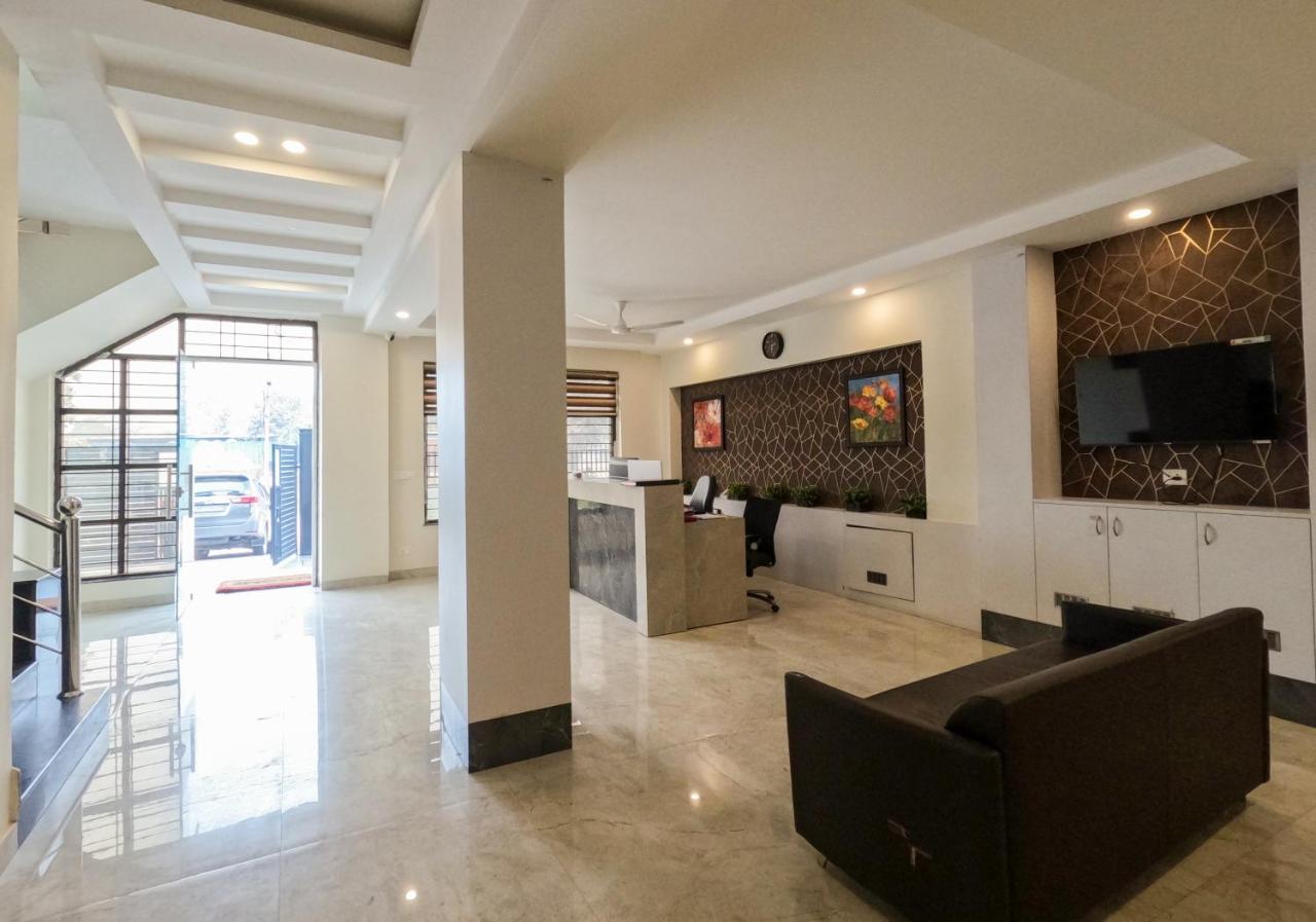 Hotel The Luxem - Behind Ibis Hotel Gurugram 구르가온 외부 사진