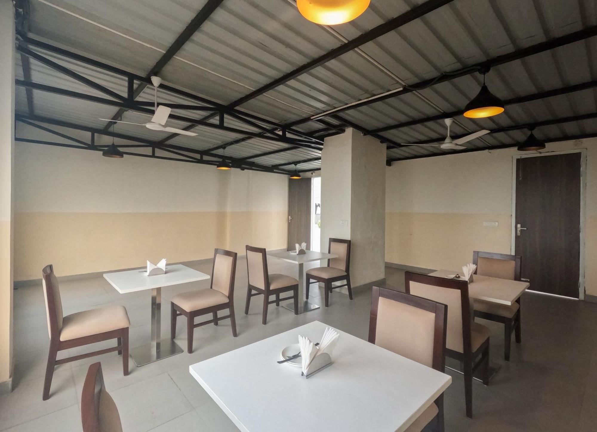 Hotel The Luxem - Behind Ibis Hotel Gurugram 구르가온 외부 사진