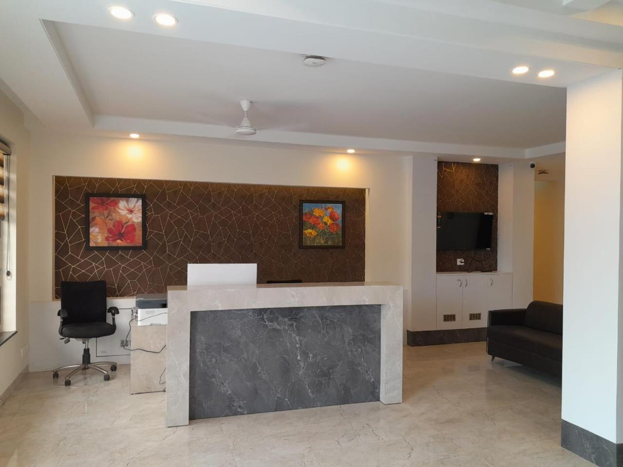 Hotel The Luxem - Behind Ibis Hotel Gurugram 구르가온 외부 사진