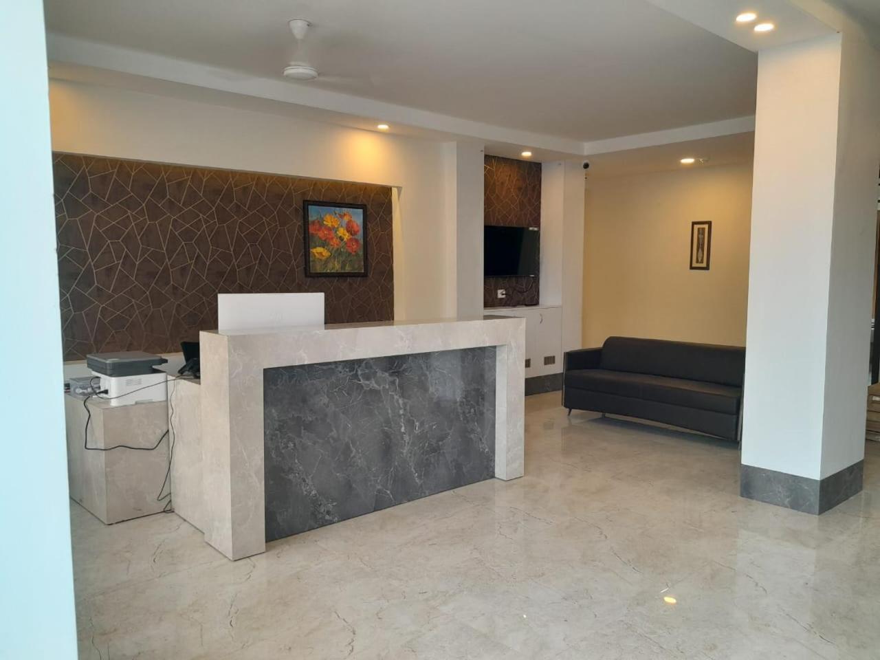 Hotel The Luxem - Behind Ibis Hotel Gurugram 구르가온 외부 사진